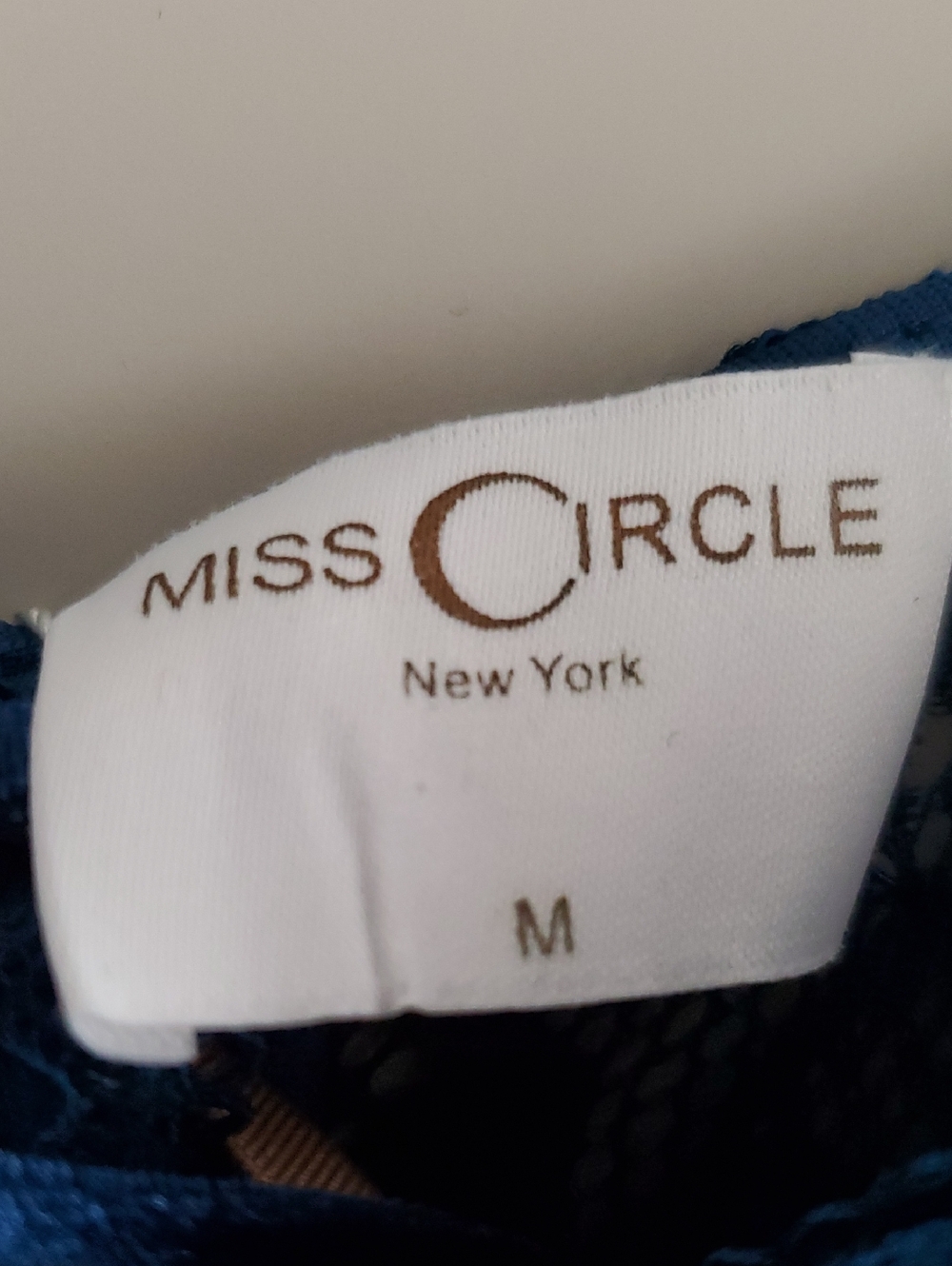 Miss Circle.veronica Lace Maxi Dress - Picture 6 of 7